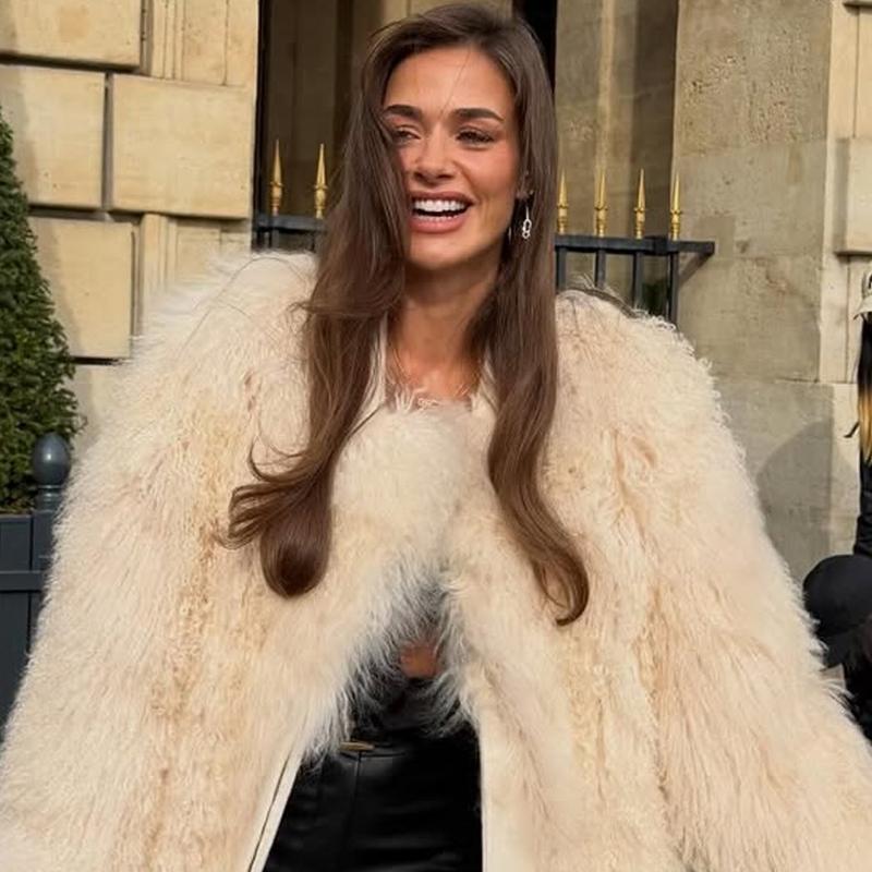 Yeni i�ini buldu! Bensu Soral'dan �a��rtan payla��m