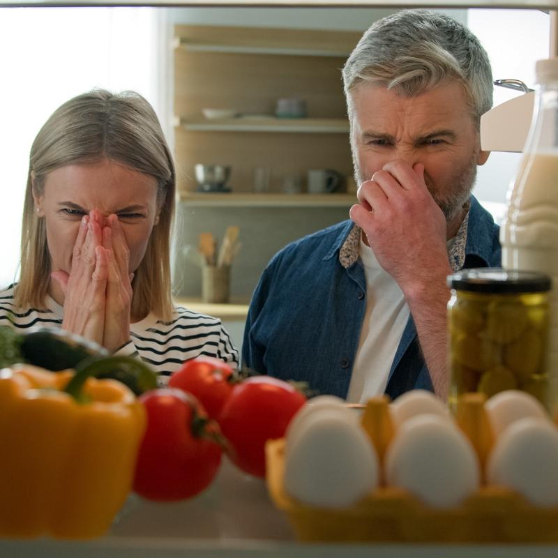 Buzdolab�ndaki k�t� kokuyu 1 dakikada yok ediyor! Tek seferde ferahl�k