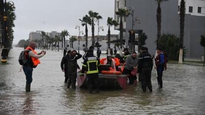 Fas'ta sel tehlikesi... �ehir tamamen bo�alt�l�yor