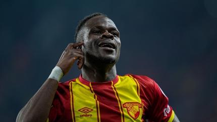 Be�ikta� a��klad�! Junior Olaitan �stanbul'a geliyor