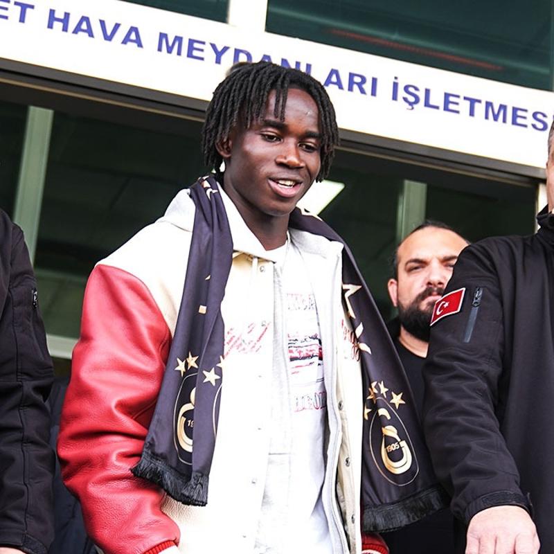 Galatasaray'�n yeni orta sahas� �stanbul'da! Renato Nhaga imzaya geldi