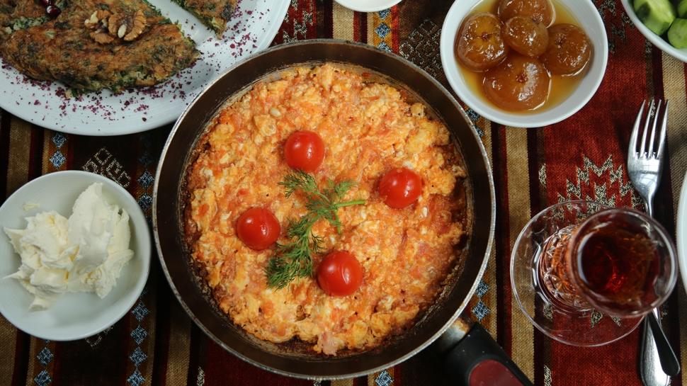 Sulu sulu tad�na doyum olmaz lezzet: Kahvalt�l�k menemen tarifi
