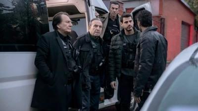 A�layarak itiraf etti! Arka Sokaklar'�n y�ld�z� huzurevine yerle�ti