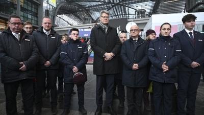 Almanya'da biletsiz yolcu sald�r�s�... T�rk kond�kt�r hayat�n� kaybetti