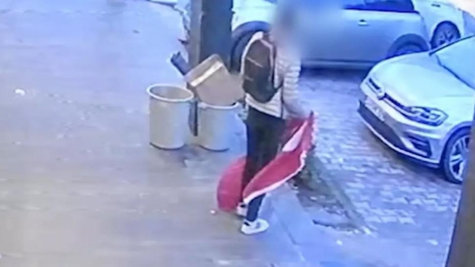 T�rk bayra��na al�ak sald�r�: Hadsiz provokat�r yakaland�