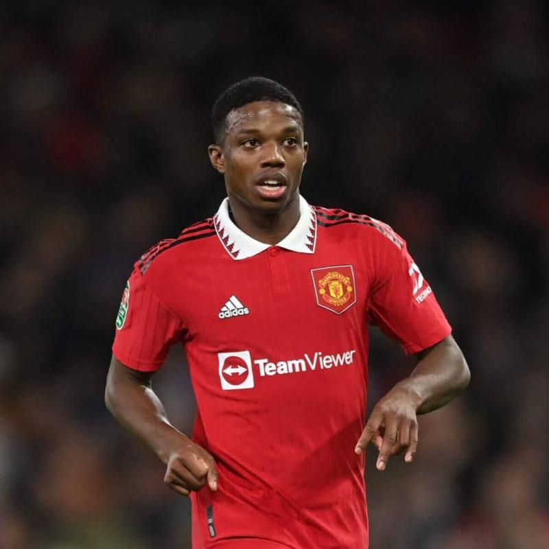 Tyrell Malacia havaalan�nda iptal oldu