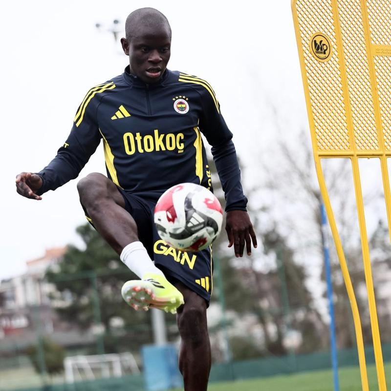 Fenerbah�e'de N'Golo Kante, ilk antrenman�na ��kt�