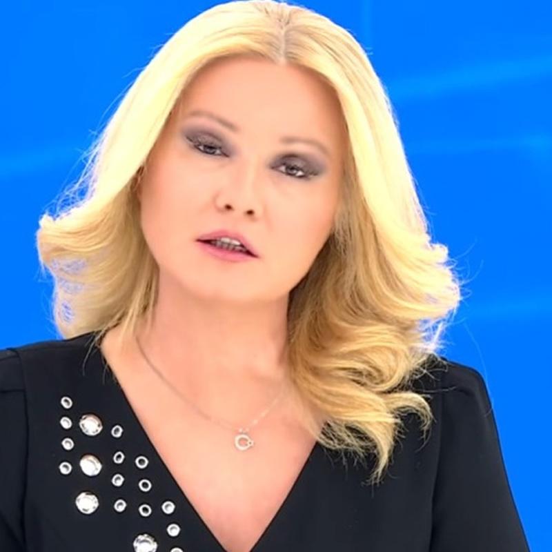 Eski e�ine g�zda�� verdi! A�t� a�z�n� yumdu g�z�n�