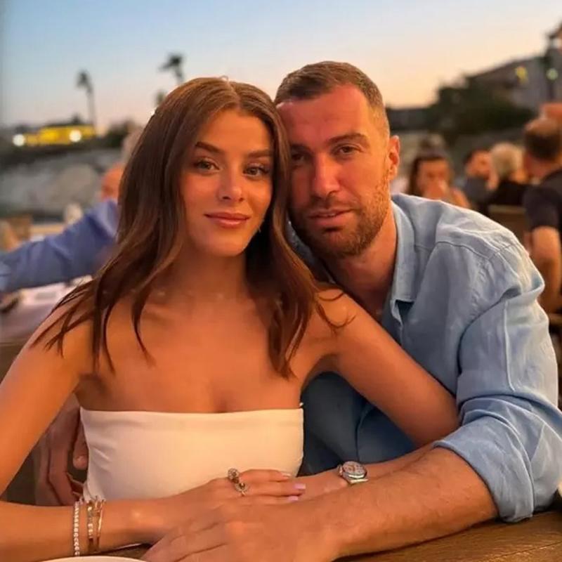 Evlenecekler mi? Topu annesine att�