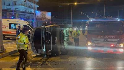 Mersin'de korkutan kaza... Hasta ta��yan ambulans otomobille �arp��t�