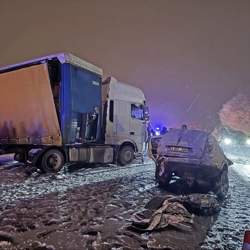 Erzurum'da feci kaza! 4 ki�i hayat�n� kaybetti