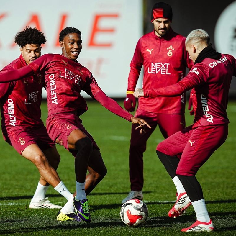 Galatasaray'da �aykur Rizespor mesaisi devam etti