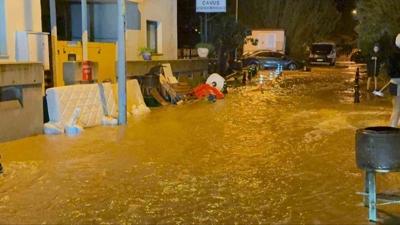 Mu�la'da sa�anak etkili oldu... Bodrum'u sel bast�