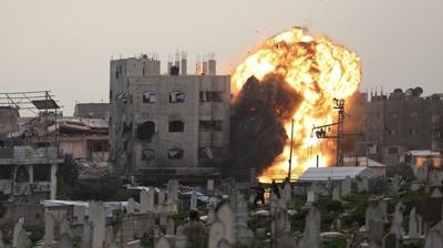 Soykırımcı İsrail, Gazze'ye yönelik saldırılarını sürdürüyor