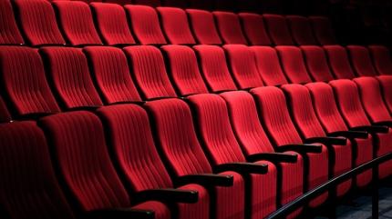 Sinema koltuklar� neden k�rm�z�? Me�er sebebi...