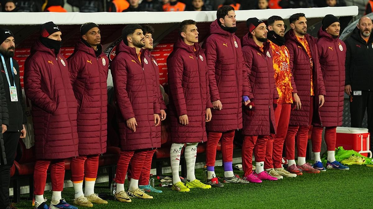 galatasaray kaz�mcan karata� ba�ak�ehir foto�raflar� resimleri