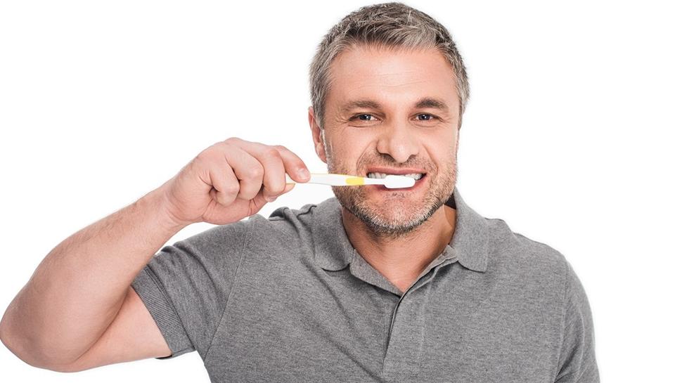 Diş fırçalamak orucu bozar mı? Diş eti kanamasının oruca etkisi nedir?