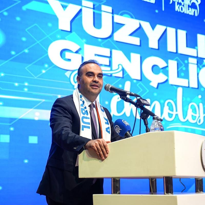 '�n�m�zde �ok b�y�k hedefler var' diyerek duyurdu! Bakan Kac�r: T�rkiye'nin lider �lke olmas�ndan s�z ediyoruz