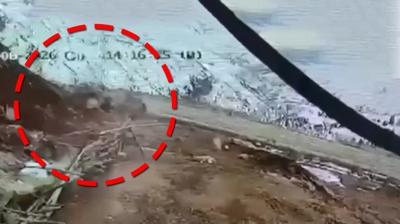 �rk�ten g�r�nt�! 4,9'luk depremin ard�ndan ortaya ��kt�