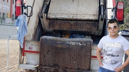 ���i feci �ekilde can verdi! ��p kamyonunun arkas�na d��t�