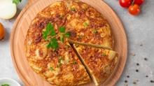 Nar gibi k�zaran doyurucu bir tarif: Ka�arl� patatesli omlet tarifi
