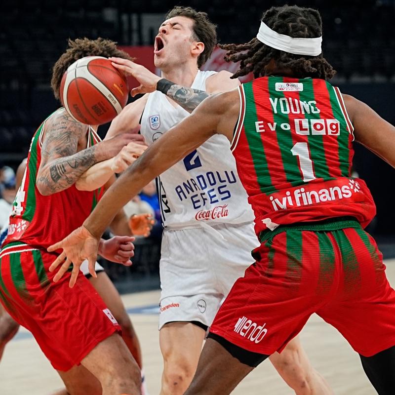 Anadolu Efes evinde Kar��yaka'y� yendi