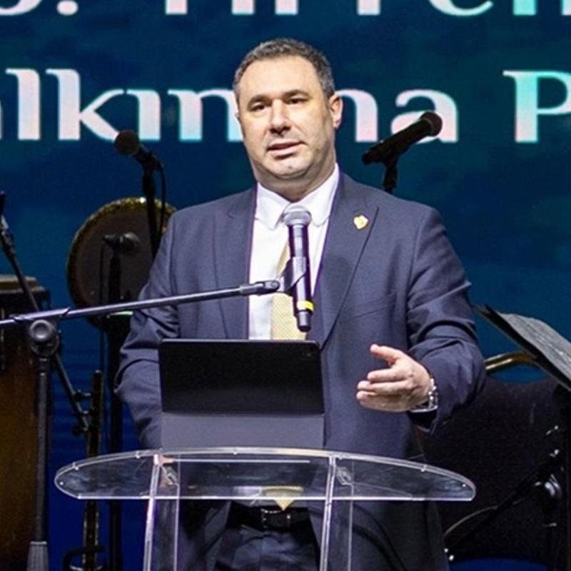 Bar�� G�kt�rk, Fenerbah�e ba�kan adayl���n� a��klad�