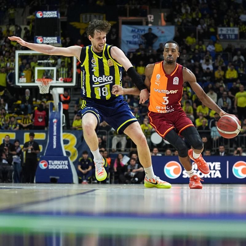 Galatasaray'dan derbi sonras� hakem tepkisi!