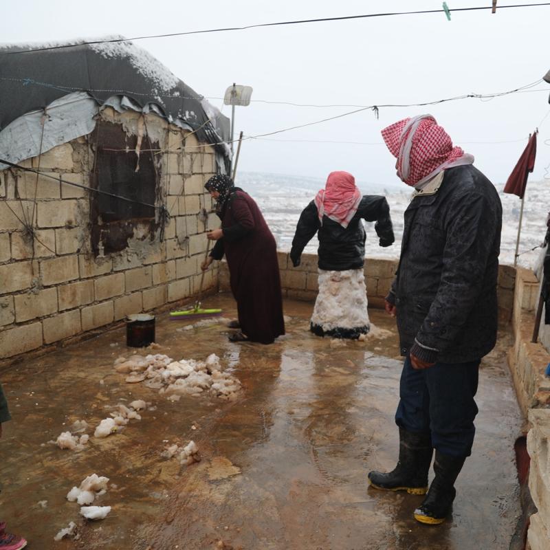 �dlib k�rsal�nda sel felaketi: Y�zlerce m�lteci �ad�rlar�n� terk etti