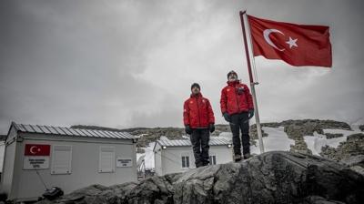 14 bin kilometre �tede T�rk imzas�: Antarktika'da 10. bilim seferi ba�lad�