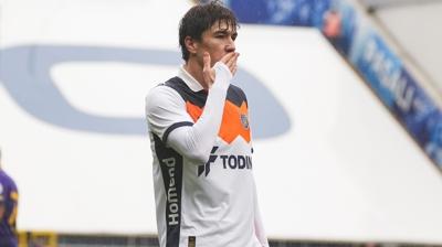 Eldor Shomurodov, gol krall���nda Paul Onuachu'yu yakalad�