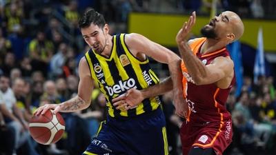 Galatasaray'dan derbi sonras� hakem tepkisi!