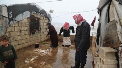 �dlib k�rsal�nda sel felaketi: Y�zlerce m�lteci �ad�rlar�n� terk etti