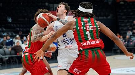 Anadolu Efes evinde Kar��yaka'y� yendi