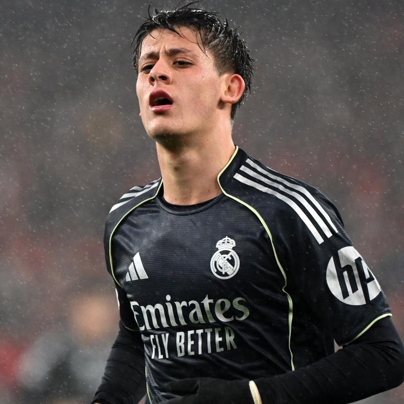 Arda G�ler'e sert ele�tiri! 'Topsuz oyunda kayboldu'