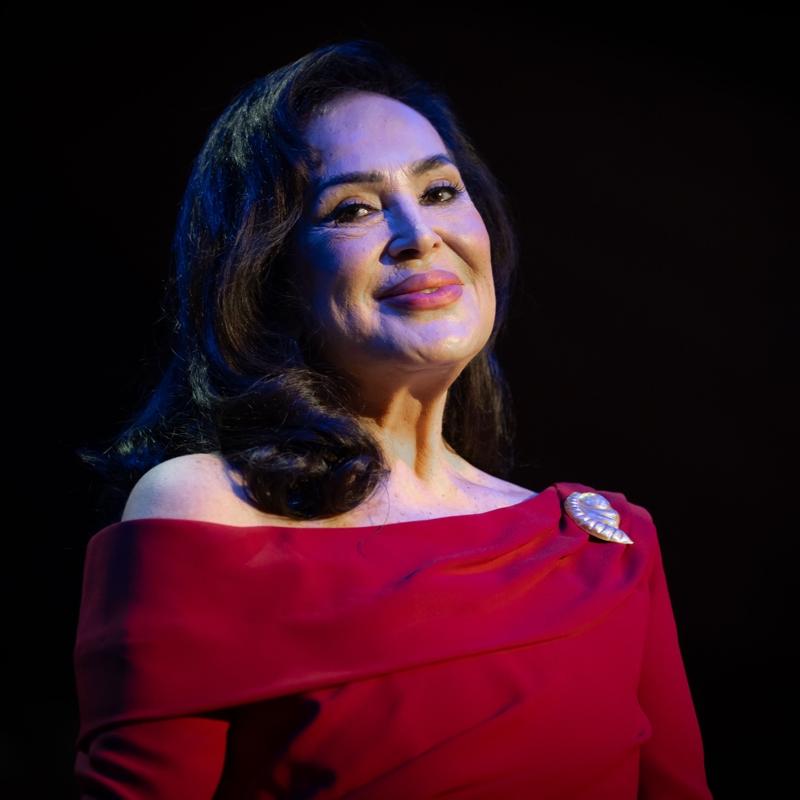 Babas� terk etti, yoksulluk i�inde b�y�d�: T�rkan �oray'�n hayat� 'Ye�il�am' filmlerini aratm�yor!