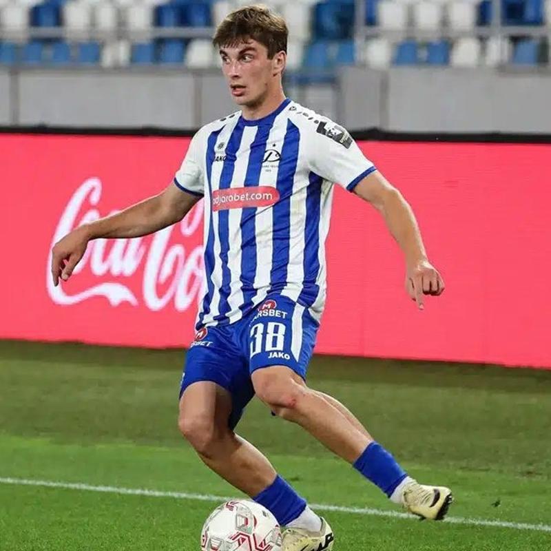 Ba�ak�ehir'e 17'lik sol bek