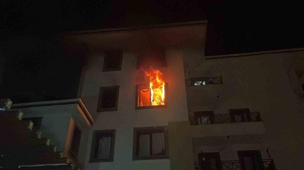 Karaman'da korku dolu dakikalar! Tart��t��� annesine k�z�p daireyi ate�e verdi