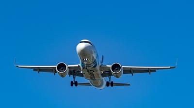 Havada panik anlar�! Kokpitte duman saptanan u�ak �stanbul'a acil ini� yapt�