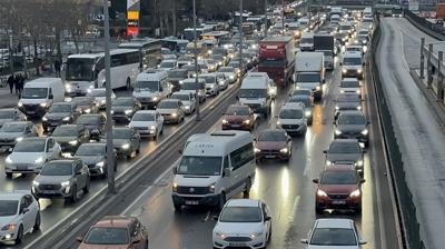 �stanbul'da pazartesi �ilesi! S�r�c�ler yolda kald�
