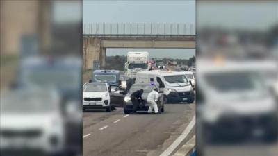 �talya'da filmleri aratmayan soygun: Yolu ate�e verip �at��maya girdiler