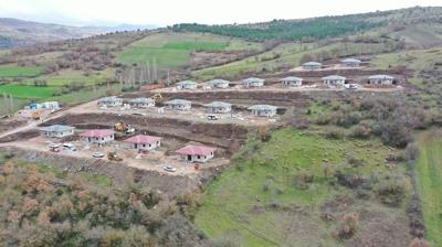 S�nd�rg�'da enkaz yerine umut: Depremzedeler yeni yuvalar�na kavu�uyor
