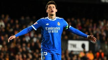 Arda G�ler'e sert ele�tiri! �Topsuz oyunda kayboldu�