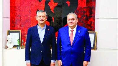 'Ana'l� k�f�rl� siyaset!