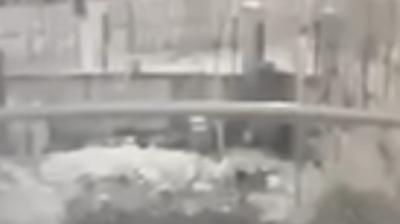 Direksiyon ba��nda rahats�zland�: Otomobil bah�e duvar�na �arpt�