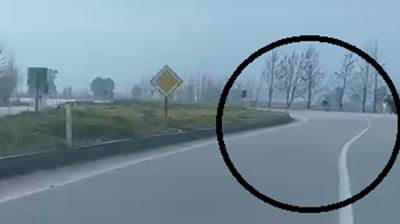 Motosikletle akrobasi can�ndan ediyordu