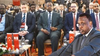 T�rk jetleriyle gelen mutluluk... Afrikal� Bakan, T�rkiye sevgisini anlatt�