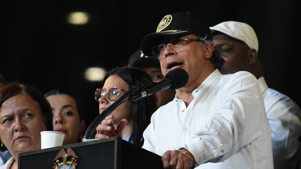 Kolombiya Devlet Ba�kan� Petro'ya suikast giri�imi: Gitmememiz gereken bir yere vard�k