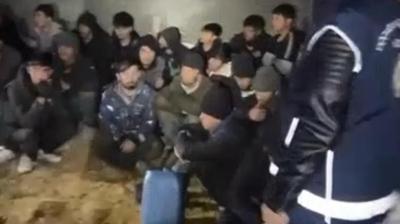 5 ilde e� zamanl� operasyon: 115 d�zensiz g��men yakaland�