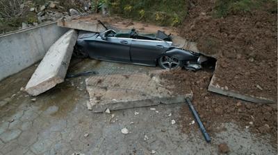 Siteyi sarsan ��kme! 32 ki�i tahliye edildi, l�ks ara� hurdaya d�nd�